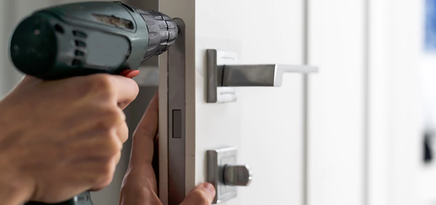 Locksmith For Lock Replacement Near Me in University, FL